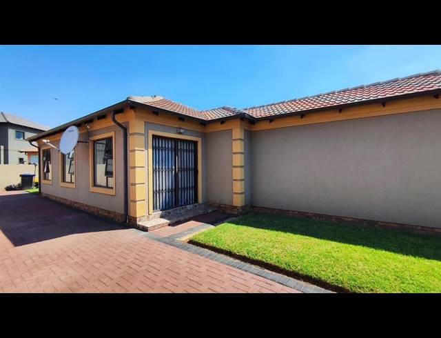 3 BEDROOM HOUSE FOR SALE IN VANDERBIJLPARK CE 4